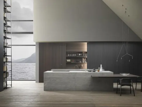 Cucina Design in Pietra Amarula Raw con isola Blade Lab di Modulnova