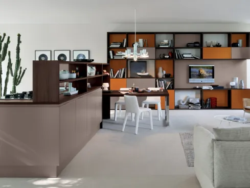 Cucina Moderna con isola Extra Go in laccato Marrone Visone e Rovere Botte di Veneta Cucine