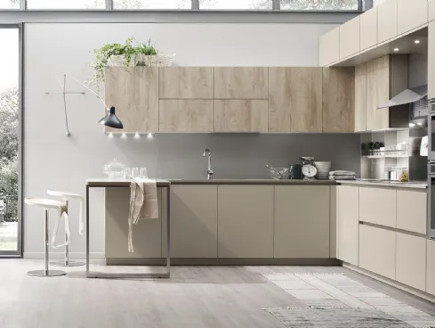 Cucina Moderna Lounge angolare con penisola in laccato Beige Ecru e Rovere Coloniale di Veneta Cucine