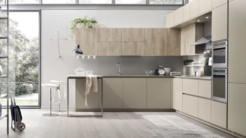 Cucina Moderna Lounge angolare con penisola in laccato Beige Ecru e Rovere Coloniale di Veneta Cucine