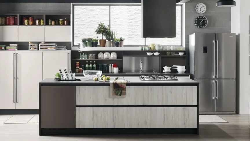 Cucina Moderna Start Time J 09 con isola in Play Rovere chiaro, Smart Antracite e Colorboard Graffiato chiaro di Veneta Cucine