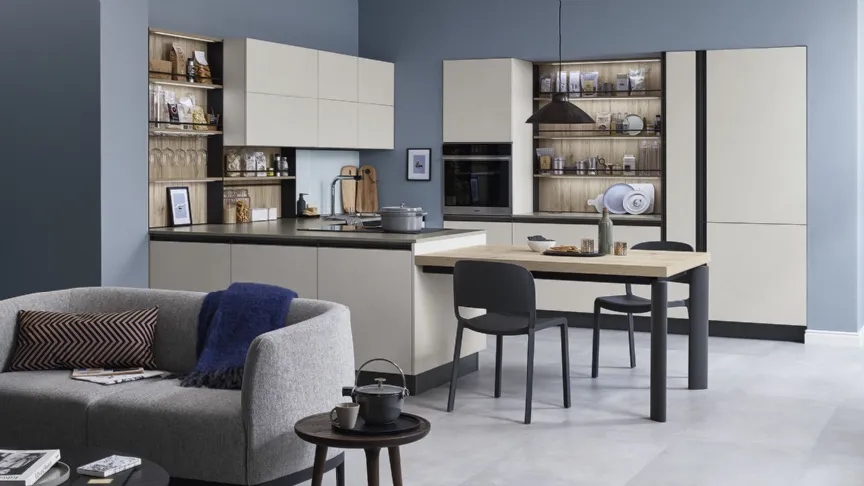 Cucina Moderna Start Time Presa angolare in finitura Graffiato chiaro e Play Rovere medio di Veneta Cucine