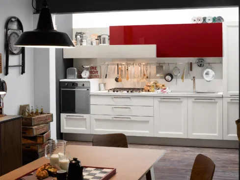 Cucina Moderna Tablet lineare in laccato opaco Bianco e laccato lucido Rosso Ciliegia di Veneta Cucine