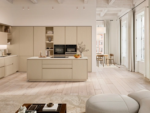 Cucina Moderna con isola Sakura 04 in Frassino laccato Beige di Veneta Cucine