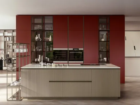 Cucina Moderna in laccato con isola in vetro Lounge 04 di Veneta Cucine