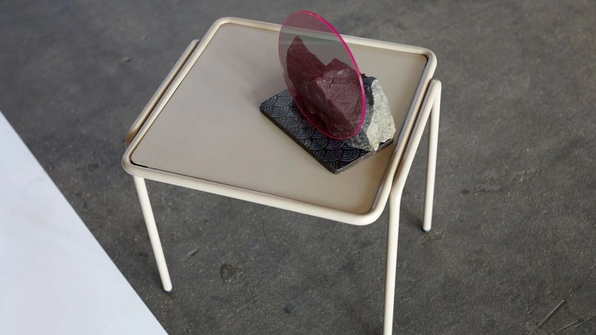 Tavolino quadrato in metallo verniciato azzurro Dress Code di Scab Design