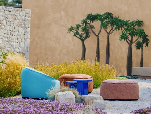 Poltroncina e Pouf imbottiti Outdoor Island di Pedrali