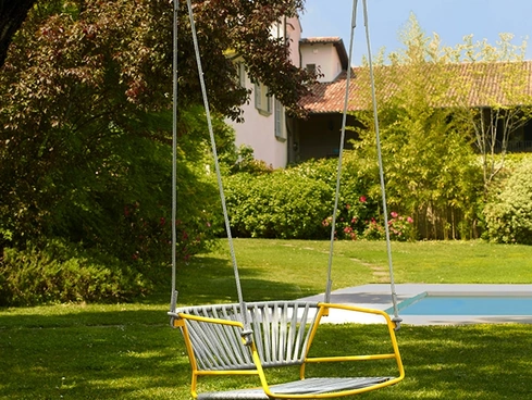 Sedia sospesa in metallo e corda nautica intrecciata Lisa Swing di Scab Design