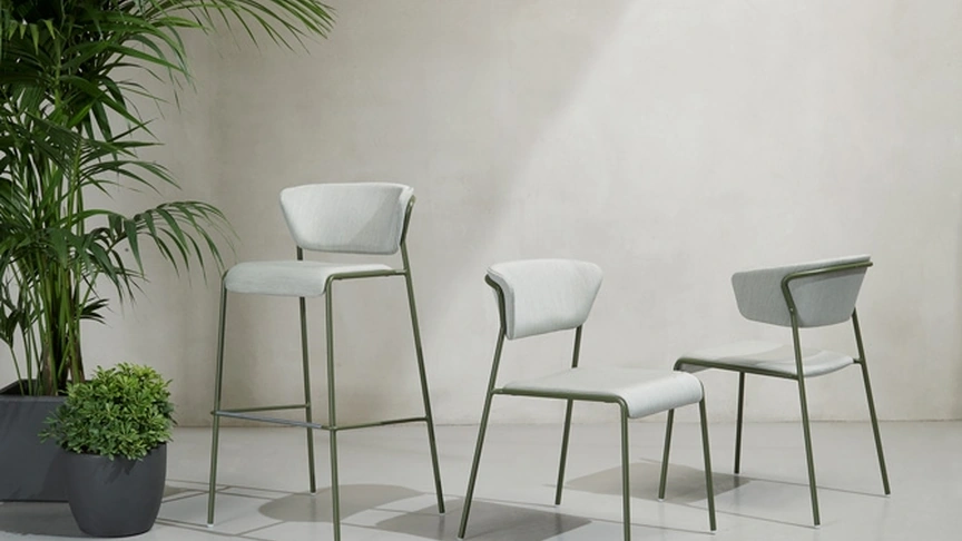 Sedia e sgabello realizzati in tessuto per esterno con struttura in metallo Lisa Waterproof di Scab Design