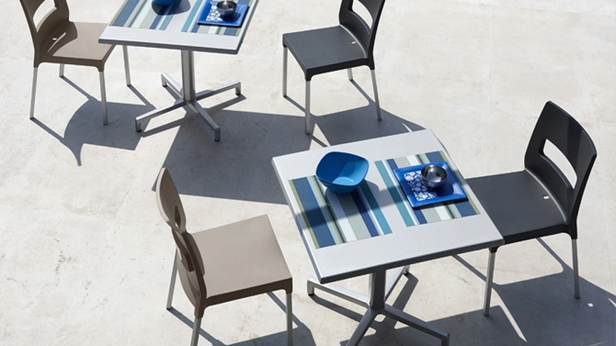 Tavolino quadrato in alluminio Maxi Domino di Scab Design