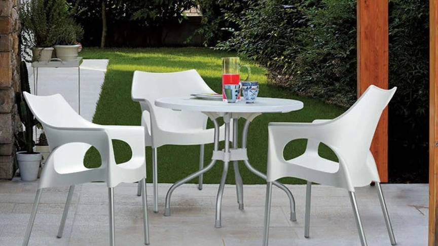 Sedia da giardino impilabile con gambe in alluminio Ola di Scab Design