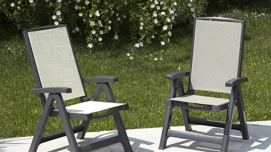 Poltroncina chiudibile con struttura in polipropilene e seduta e schienale in tessuto traspirante idrorepellente Esmeralda Lux di Scab Design