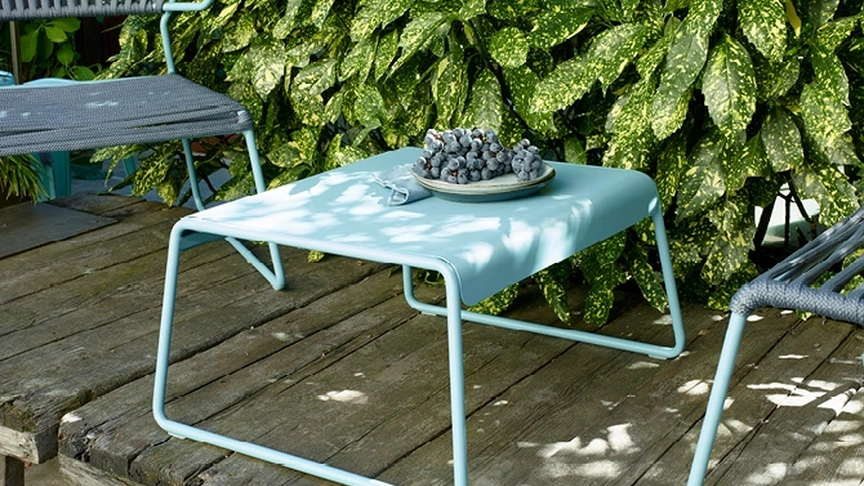 Tavolino basso in acciaio zincato e verniciato Side Table Lisa Lounge di Scab Design