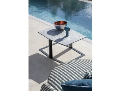 Tavolino da esterno in pietra con struttura in metallo Tablet Outdoor di Flexteam