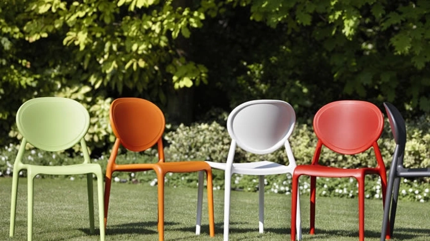 Sedia comoda e impilabile senza braccioli per esterno Giò di Scab Design