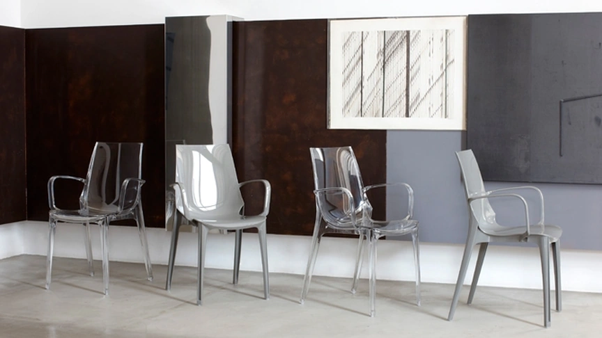 Sedia per esterno caratterizzata da un design fresco e contemporaneo in policarbonato Vanity di Scab Design