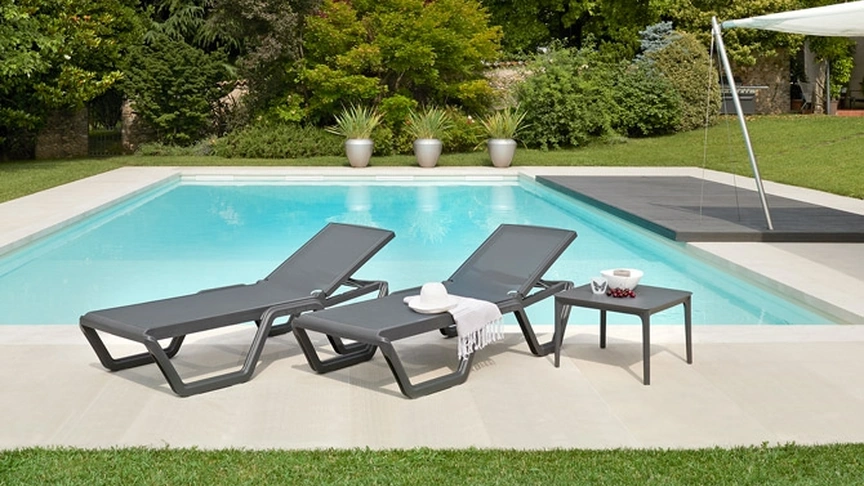 Lettino prendisole elegante e funzionale Vela di Scab Design